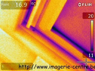 Roof window named "Velux", thermographix view