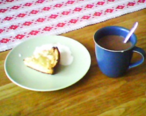 Image visible d'une thermographie d'un goûter composé d'un tarte aux pommes, d'une glace et d'un café