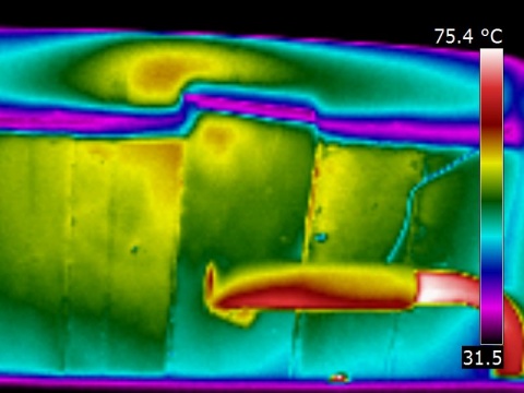 thermographie de l'intérieur du caisson à cavités, sur styrodur et fibre de bois en 4 cm d'épaisseur