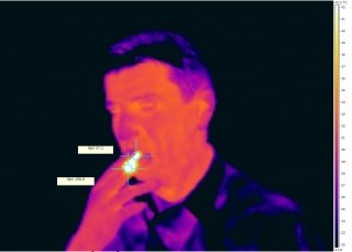 Représentation thermographique d'un fumeur en action