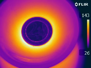 Thermographie d'une pièce de deux euros chauffée à hauteur de 124°C