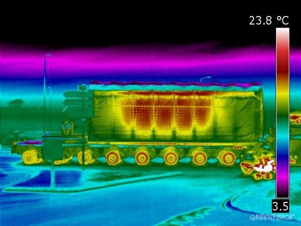 Fichier:Wagon greenpeace nucleaire thermographie.jpg