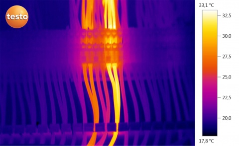 Thermographie d'une série de disjoncteurs, don de la société TESTO, modèle 890