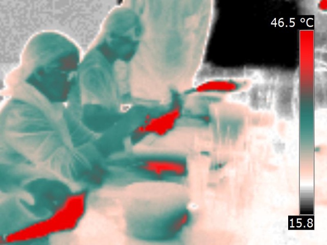 Atelier de verriers au travail vus en thermographie infrarouge
