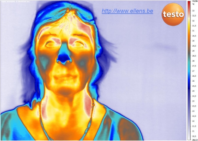 Tête de femme en thermographie infrarouge